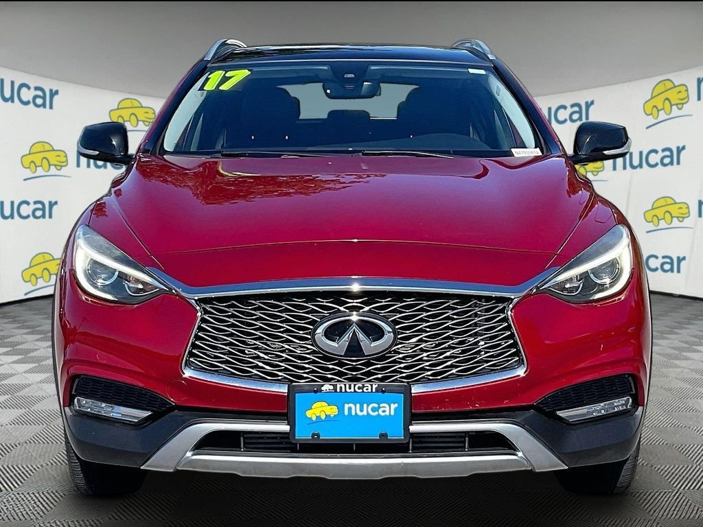 Used 2017 INFINITI QX30 Premium AWD/4WD image 2