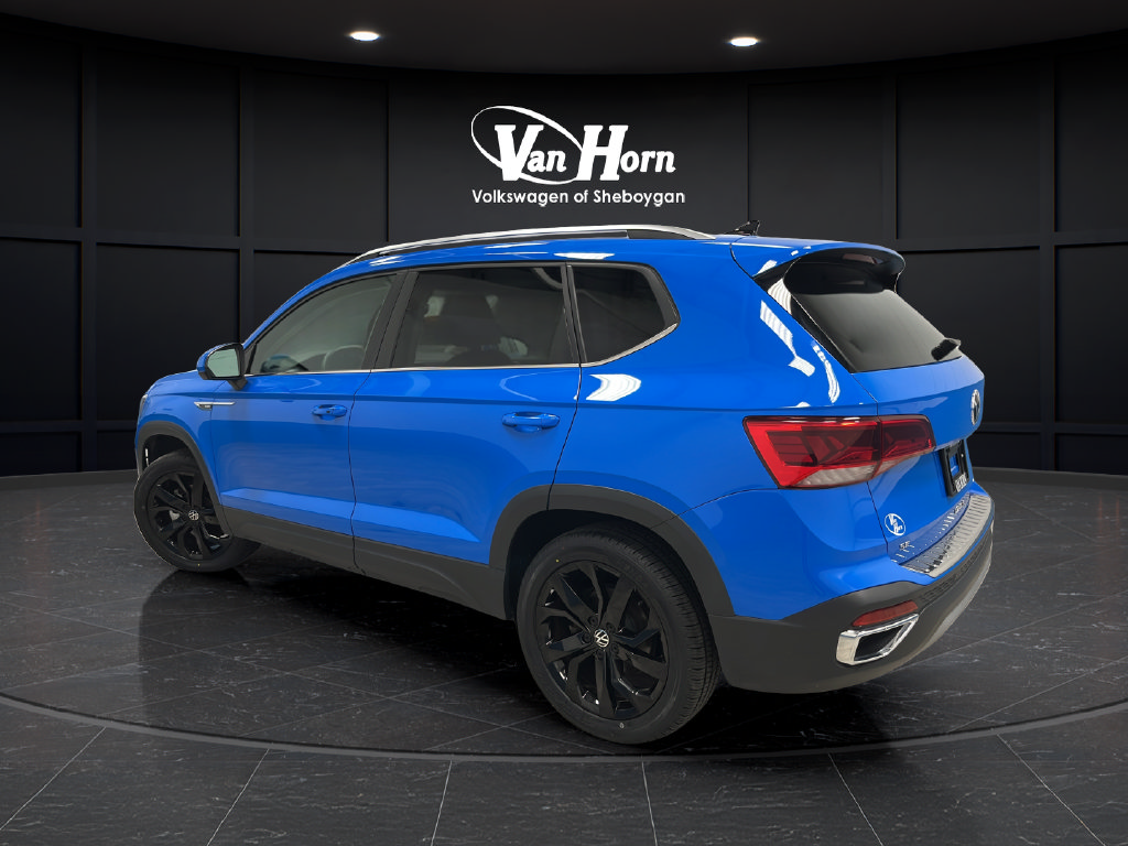 Used 2023 Volkswagen Taos SE w/ Panoramic Sunroof Package AWD/4WD image 5