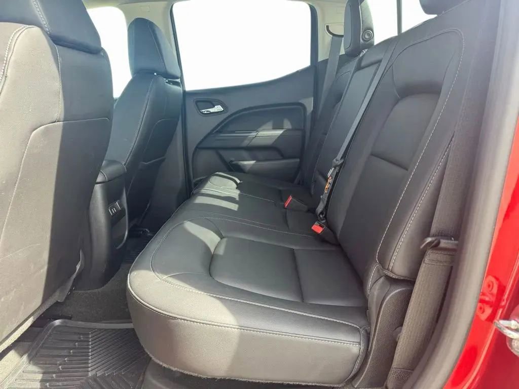 Used 2016 GMC Canyon SLT image 13