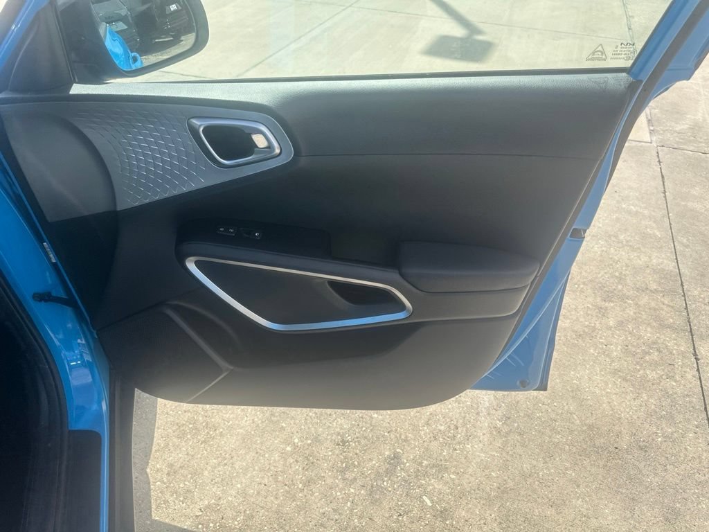 Used 2023 Kia Soul S FWD image 30