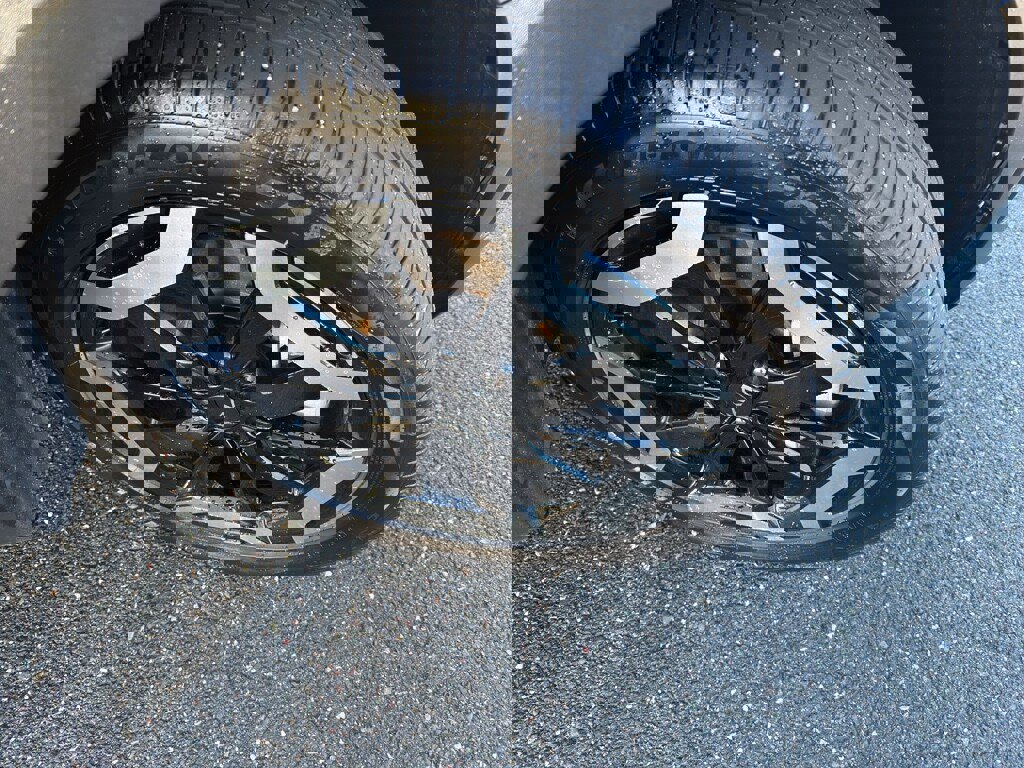 Used 2025 Kia Telluride EX w/ EX Captain's Chair Package image 6