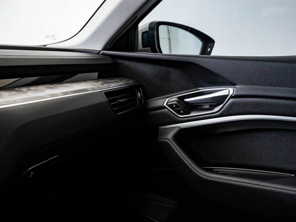 Used 2021 Audi e-tron Premium w/ Convenience Plus Package AWD/4WD image 39