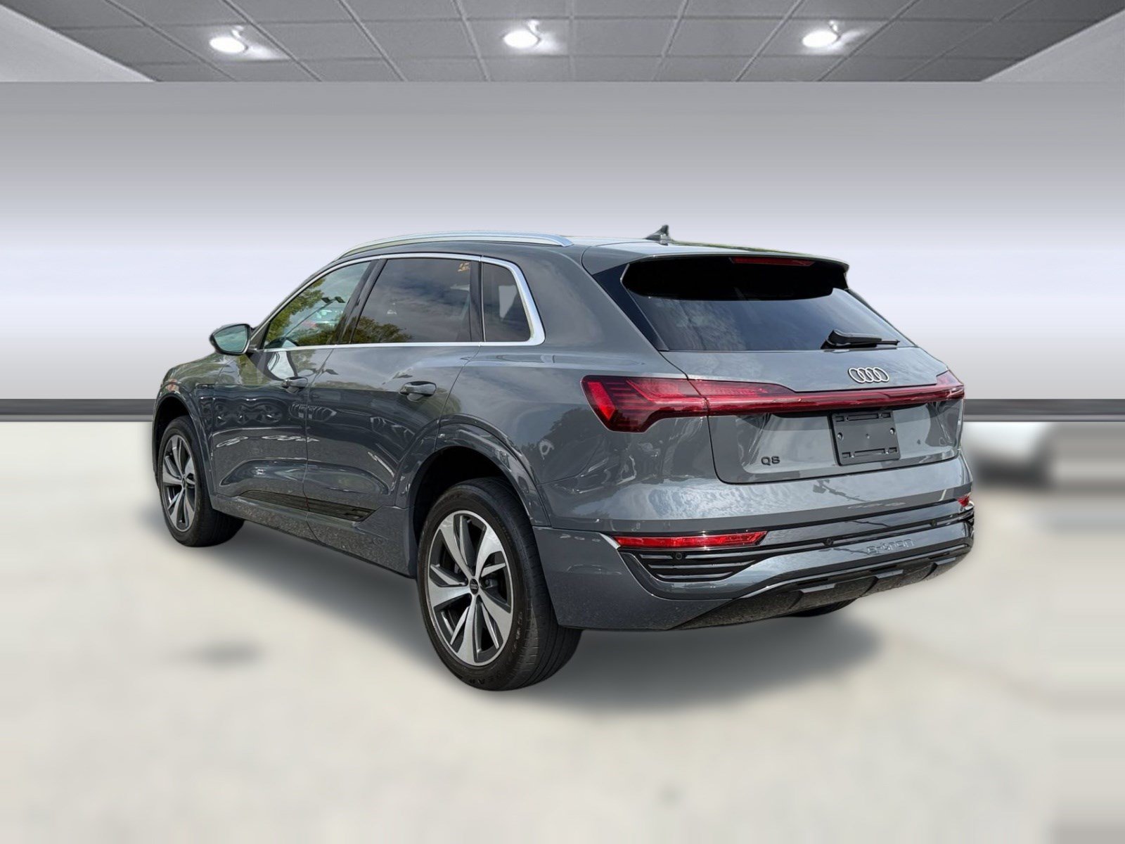 Used 2024 Audi Q8 e-tron Premium AWD/4WD image 3