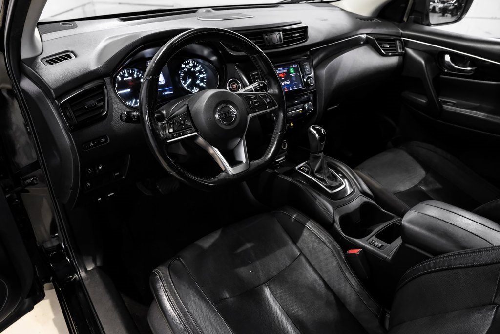 Used 2019 Nissan Rogue Sport SL w/ Premium Package image 3