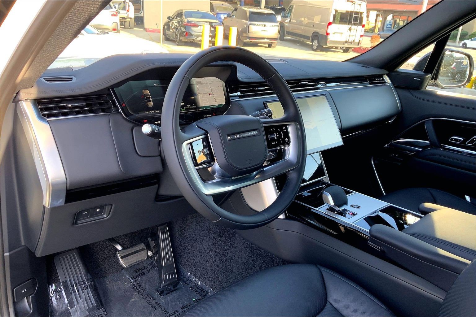 New 2026 Land Rover Range Rover SE image 9