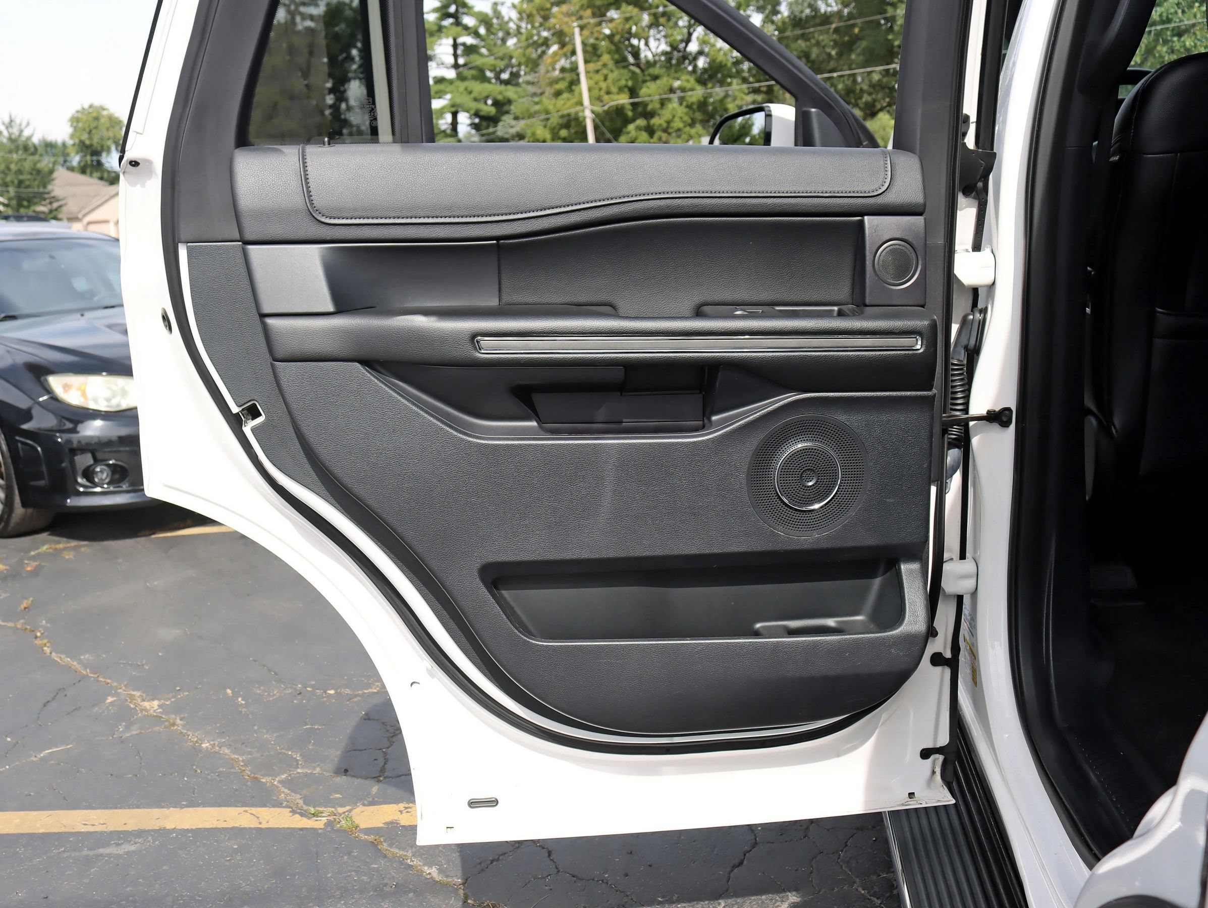 Used 2019 Ford Expedition XLT w/ Equipment Group 202A AWD/4WD image 37