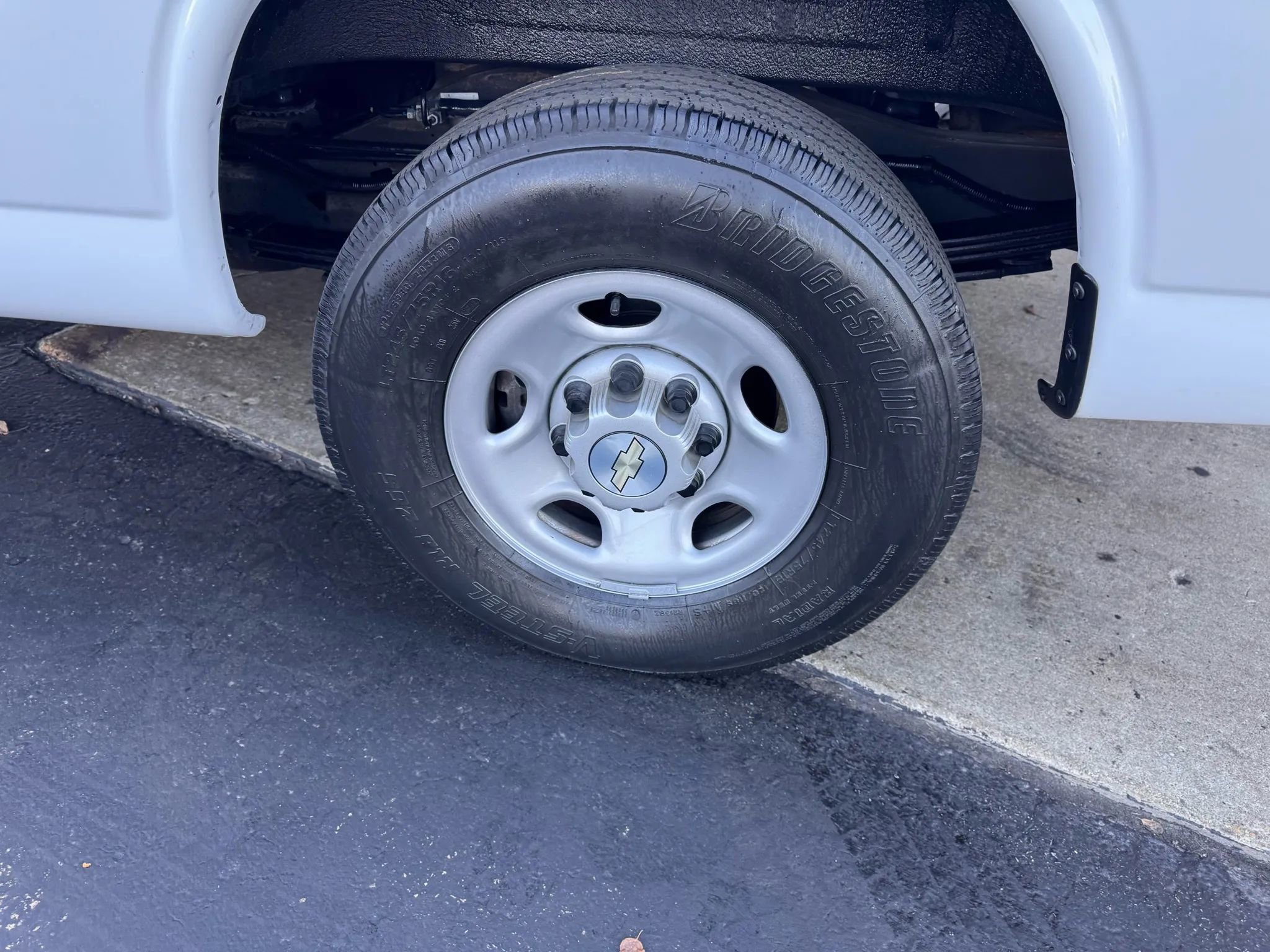 Used 2022 Chevrolet Express 2500 Extended w/ Driver Convenience Package image 31