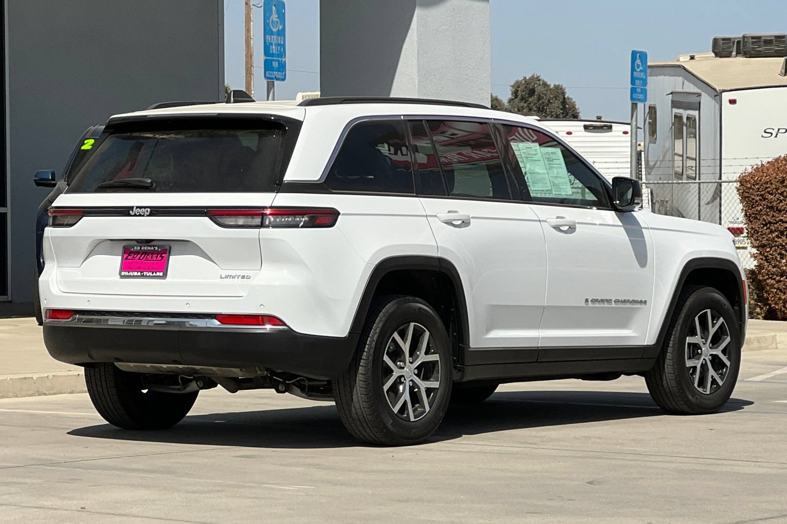 Used 2024 Jeep Grand Cherokee Limited RWD image 4