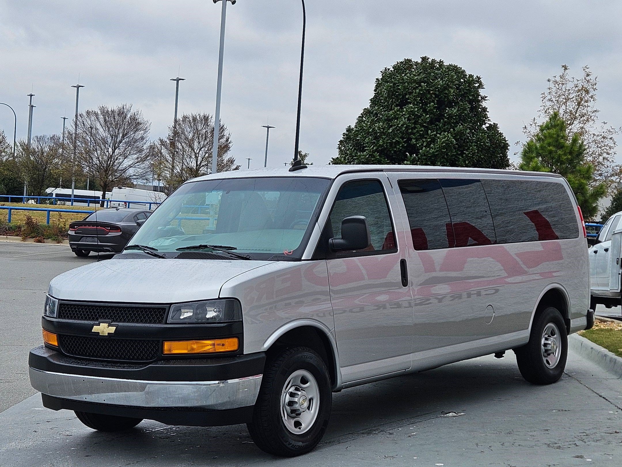 Used 2023 Chevrolet Express 3500 LS image 3