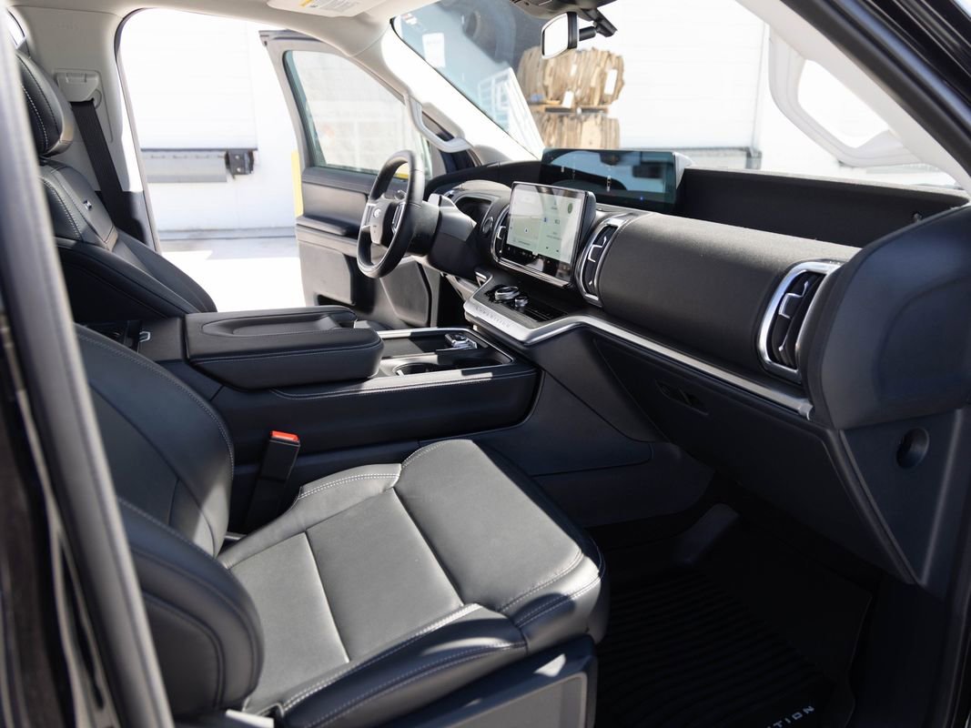 Used 2025 Ford Expedition Platinum w/ Driver's Package image 31