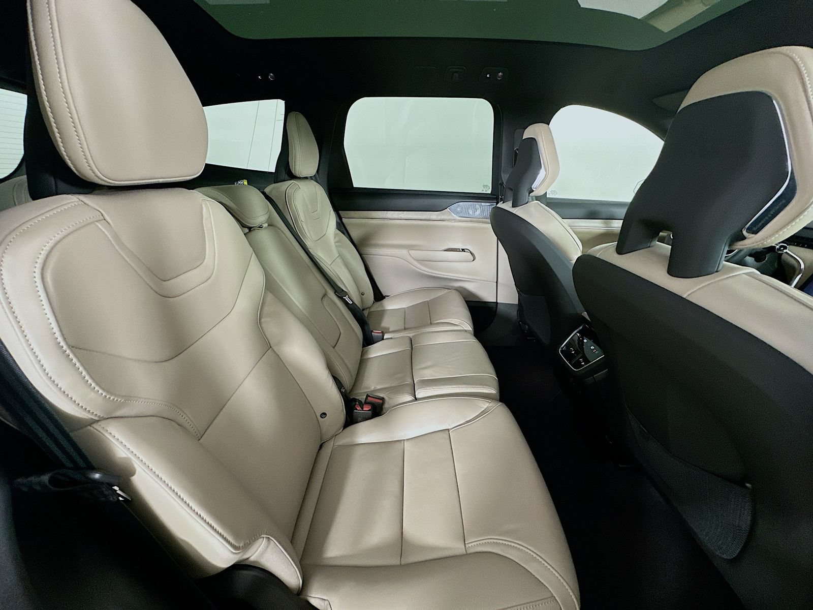 New 2026 Volvo EX90 Ultra AWD/4WD image 43