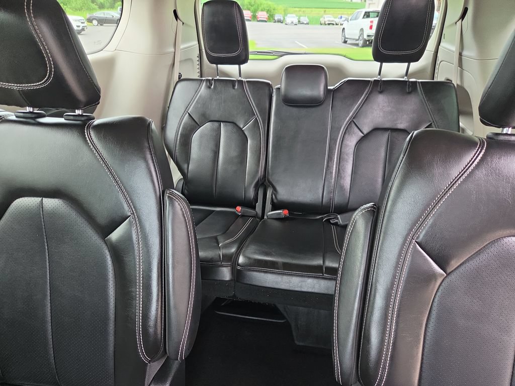 Used 2024 Chrysler Pacifica Touring-L FWD image 29