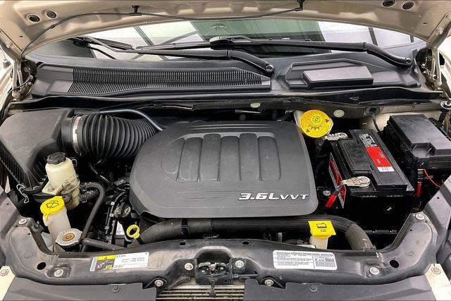 Used 2014 Chrysler Town & Country Touring-L w/ Trailer Tow Group FWD image 28