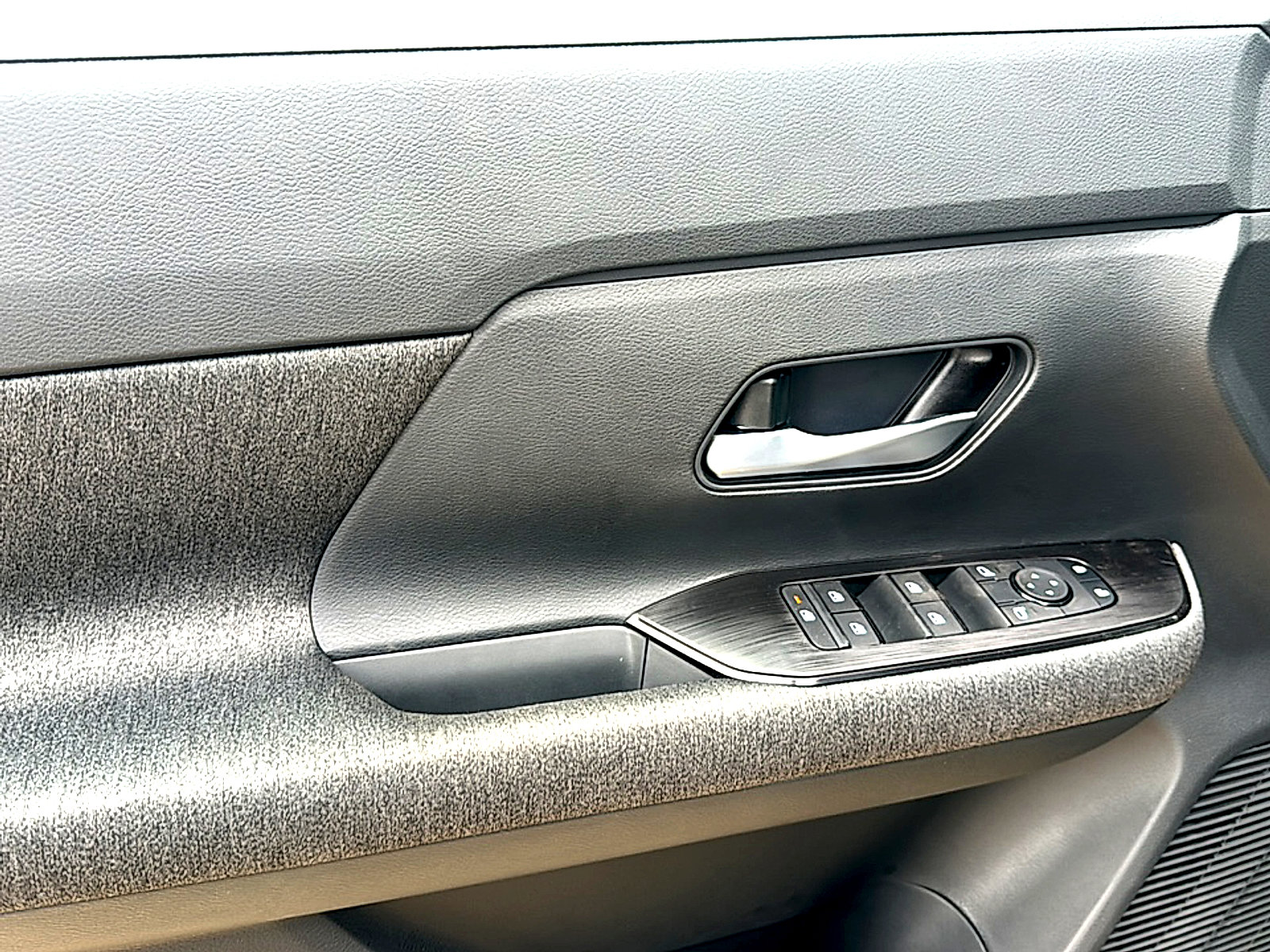 New 2026 Nissan Kicks SV w/ Cold Weather Package FWD image 13