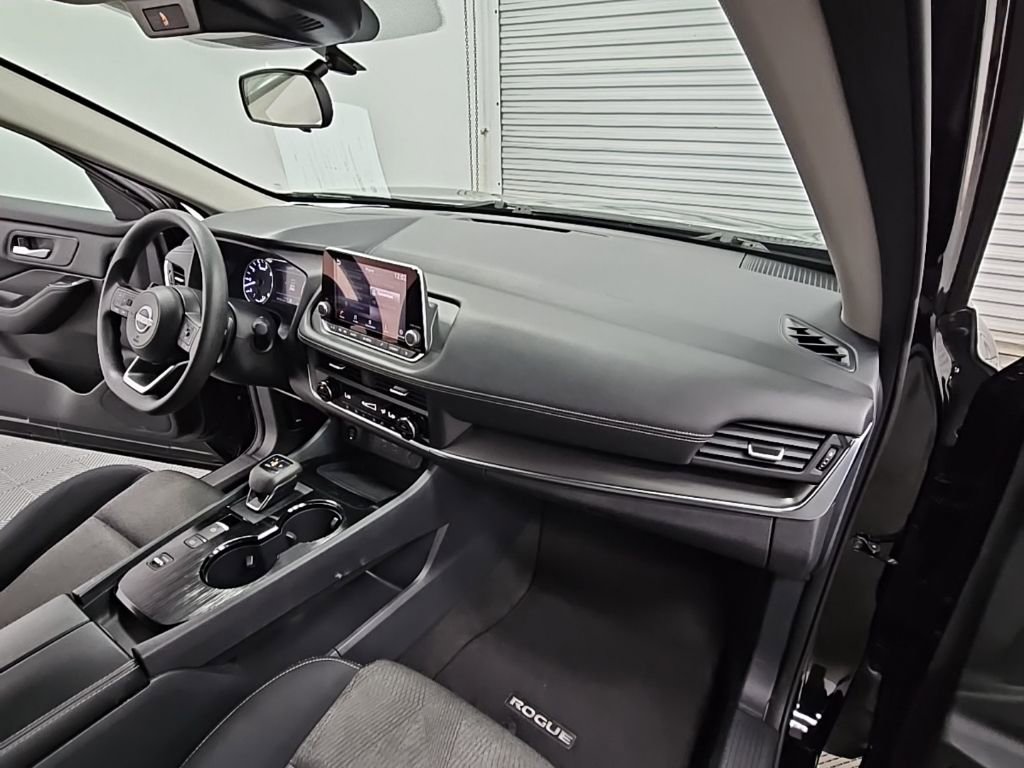 Used 2024 Nissan Rogue SV image 34