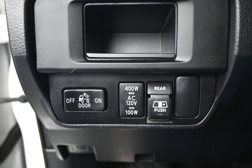 Used 2017 Toyota Tacoma TRD Sport w/ Tow Package RWD image 11