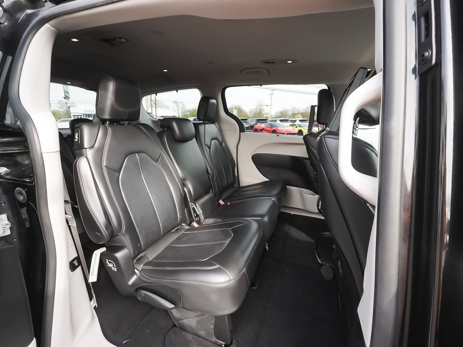 Used 2017 Chrysler Pacifica Touring-L Plus FWD image 40