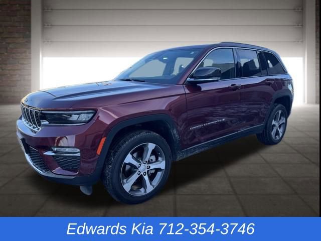 Used 2024 Jeep Grand Cherokee Limited w/ Luxury Tech Group II image 2