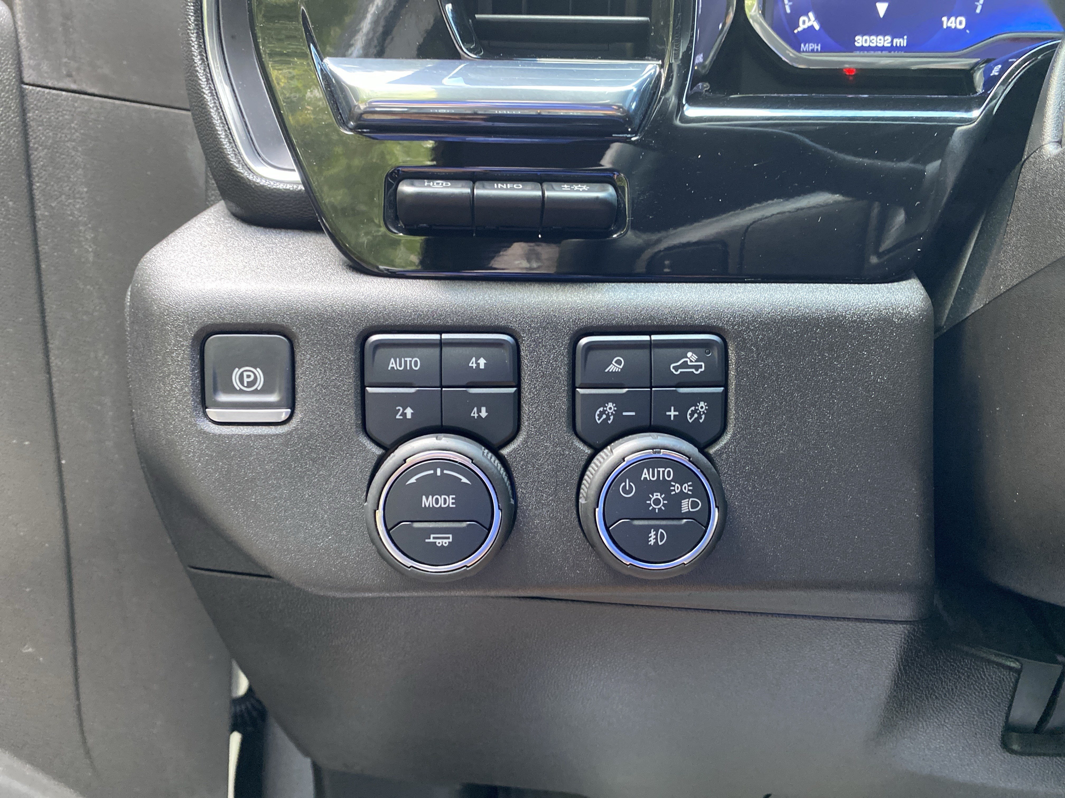 Used 2025 Chevrolet Silverado 2500 LTZ w/ LTZ Plus Package AWD/4WD image 18