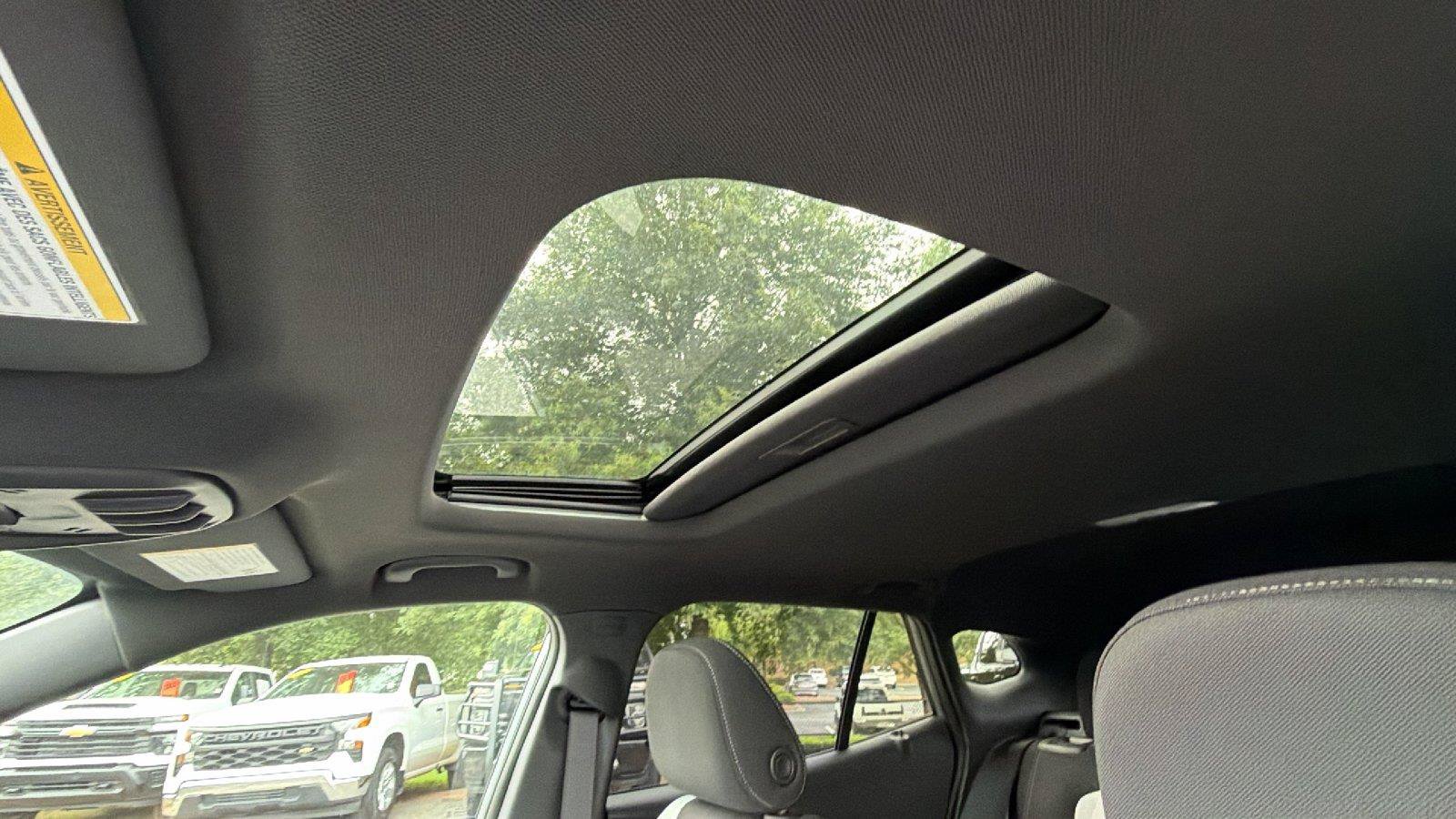 New 2026 Chevrolet Trax RS w/ Sunroof Package FWD image 3