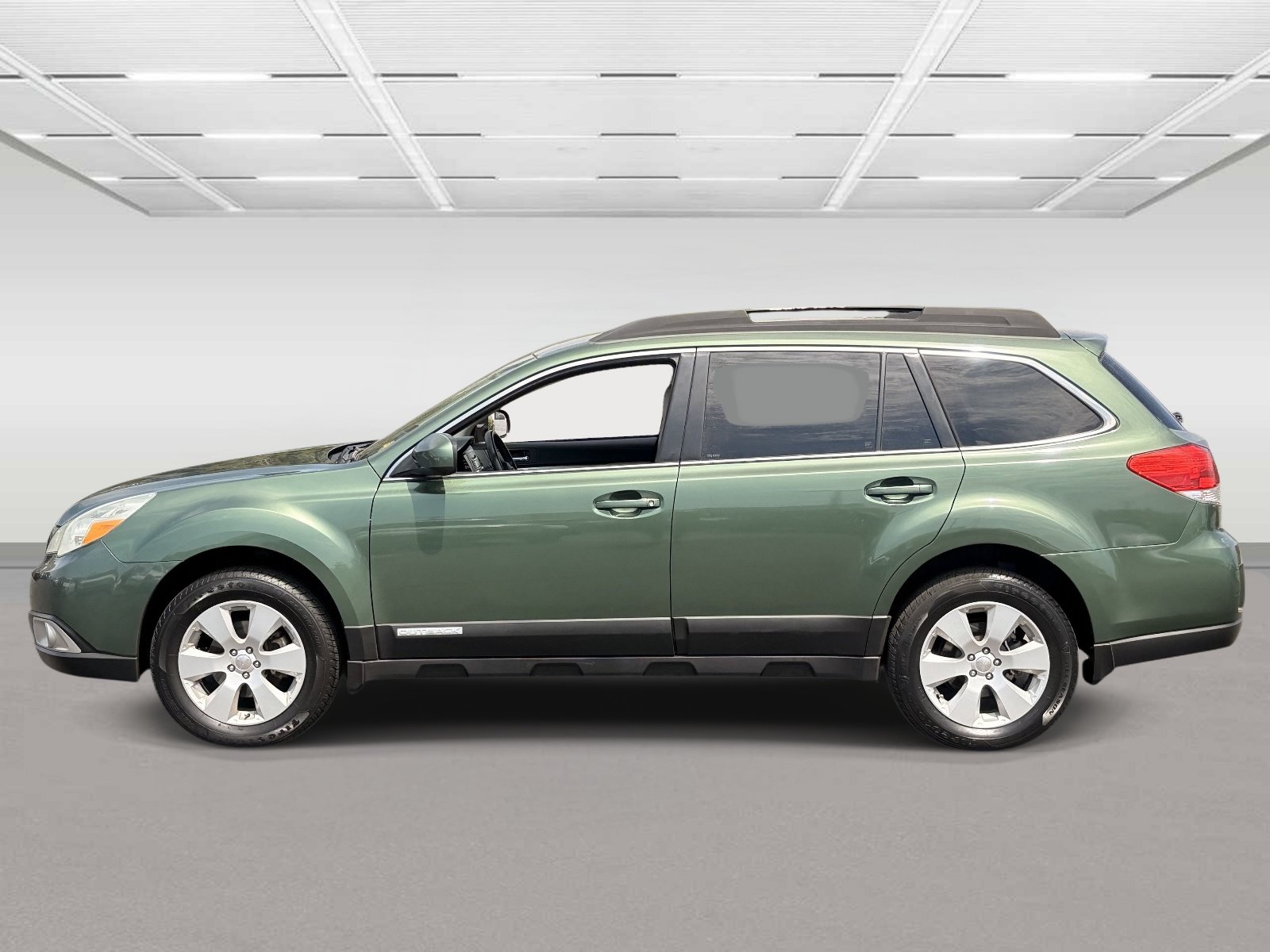 Used 2010 Subaru Outback 2.5i Premium AWD/4WD image 2