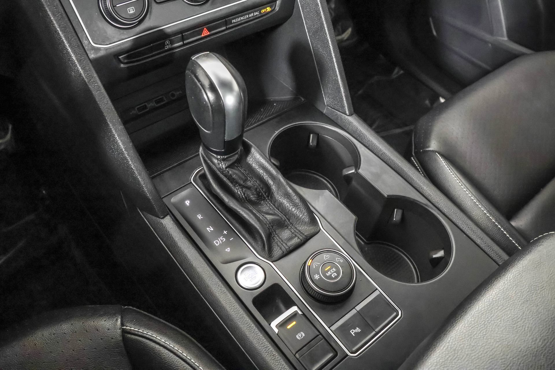 Used 2020 Volkswagen Atlas Cross Sport SE w/ Panoramic Sunroof Package image 31