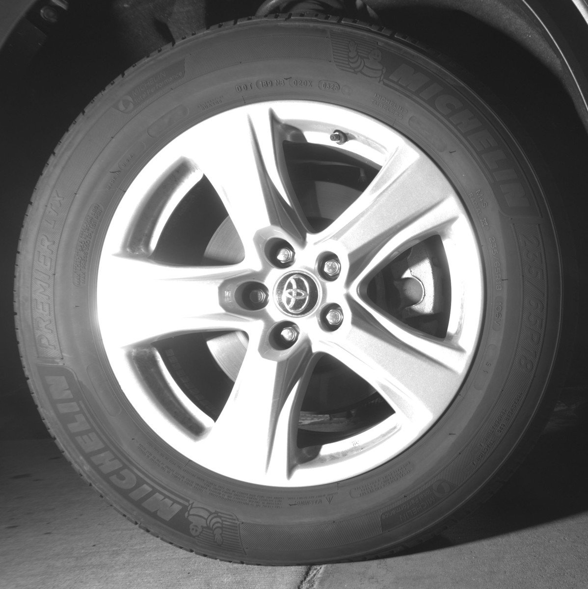 Used 2025 Toyota Highlander LE FWD image 13