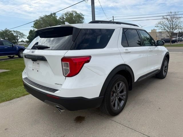 Used 2023 Ford Explorer XLT w/ Equipment Group 202A AWD/4WD image 3