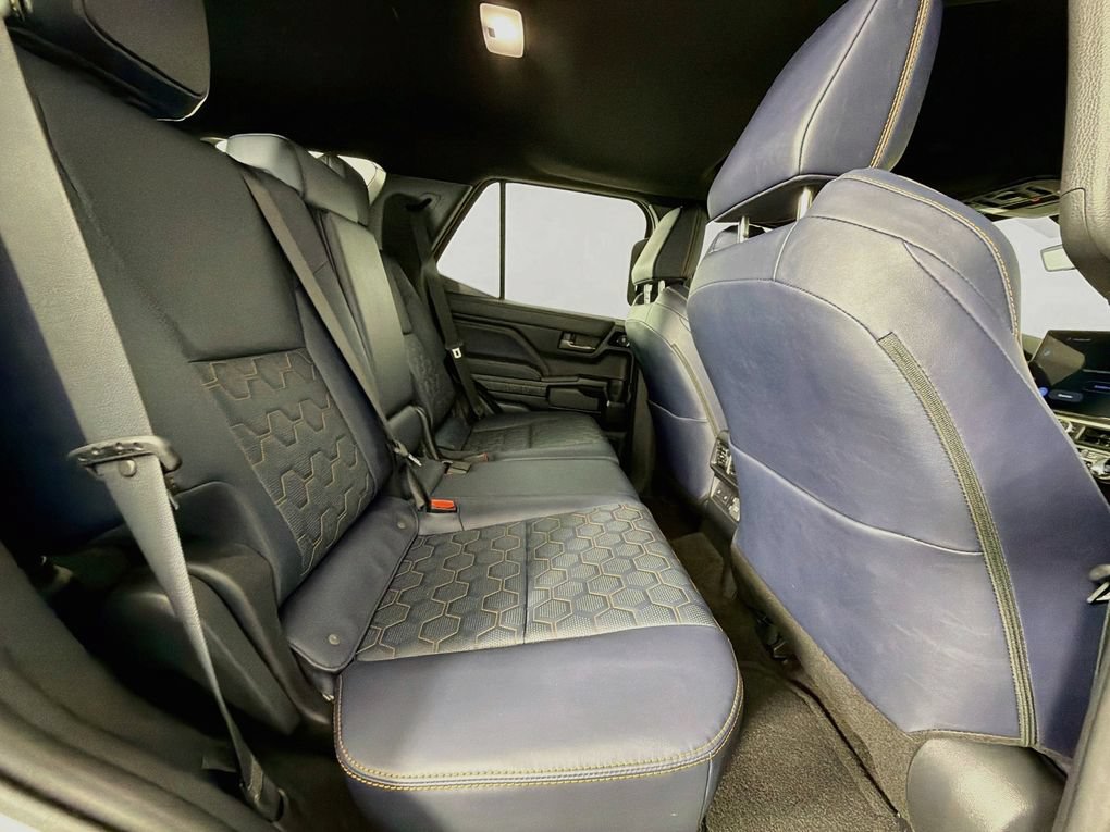Used 2025 Toyota 4Runner Platinum AWD/4WD image 28