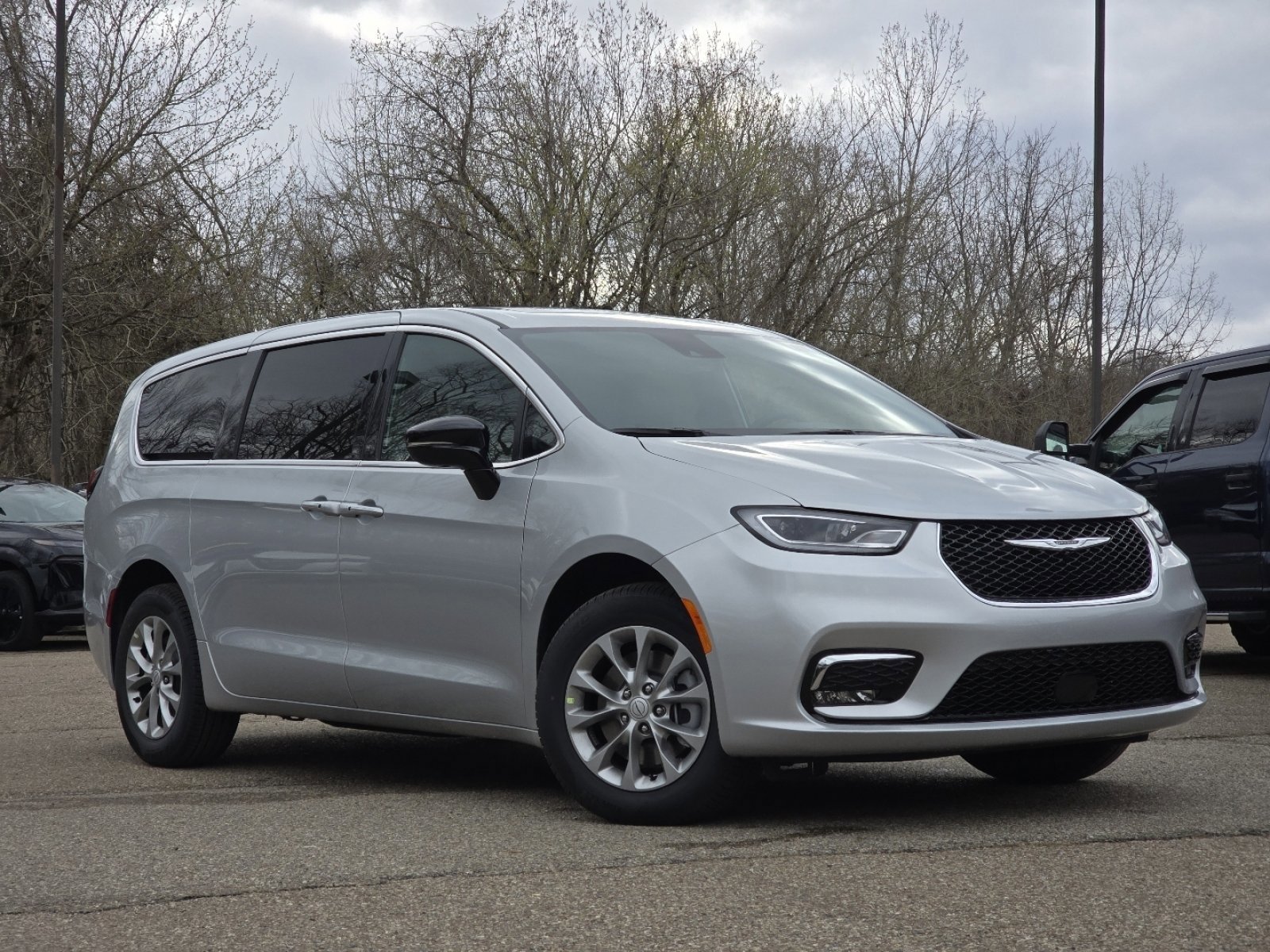 New 2026 Chrysler Pacifica Limited image 2
