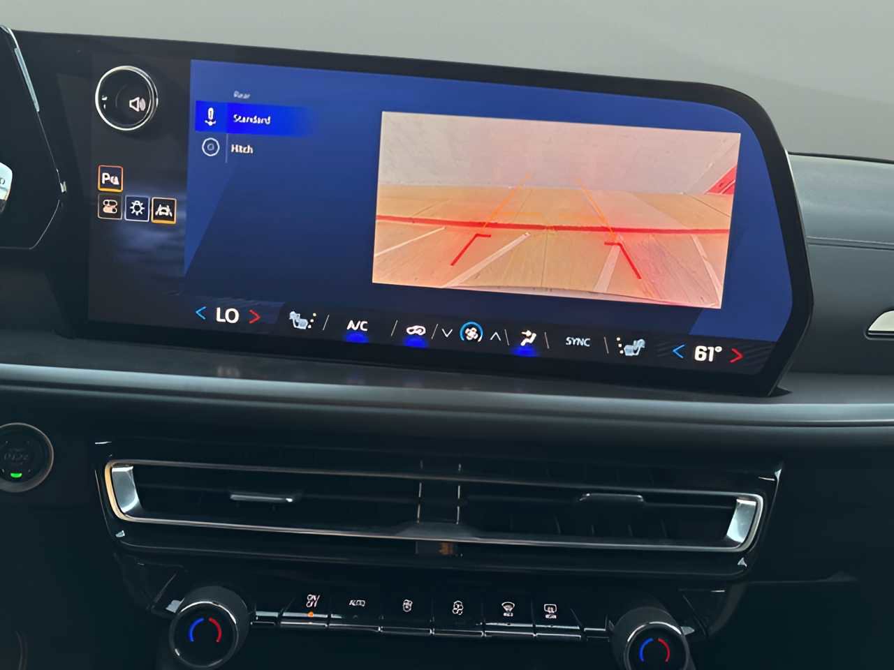 Used 2025 Chevrolet Traverse LT image 33