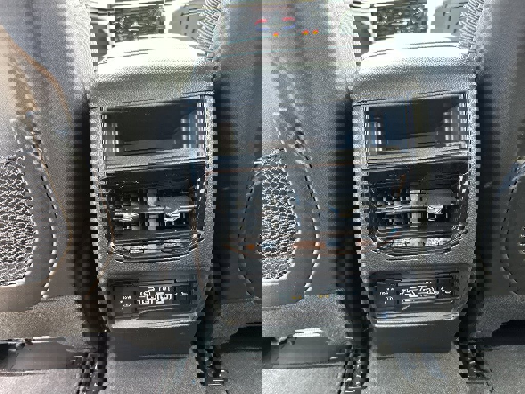 Used 2024 Jeep Grand Cherokee Limited w/ Black Appearance Package image 14