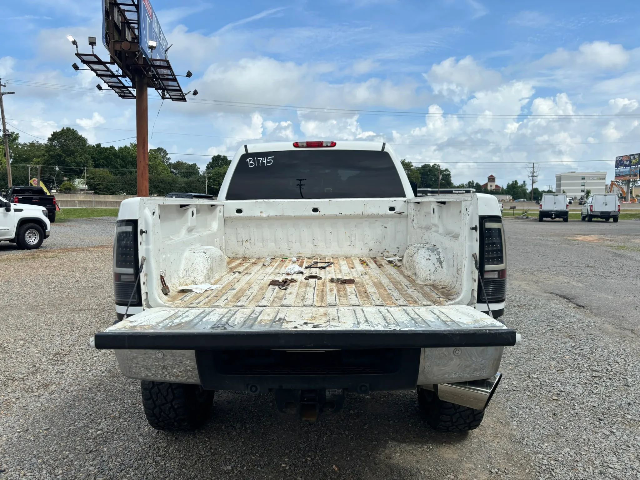 Used 2011 GMC Sierra 2500 SLE w/ SLE Preferred Package AWD/4WD image 9