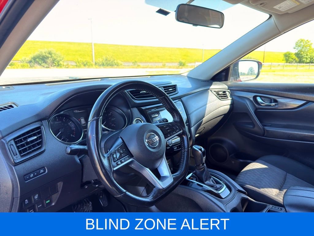 Used 2017 Nissan Rogue SV AWD/4WD image 5
