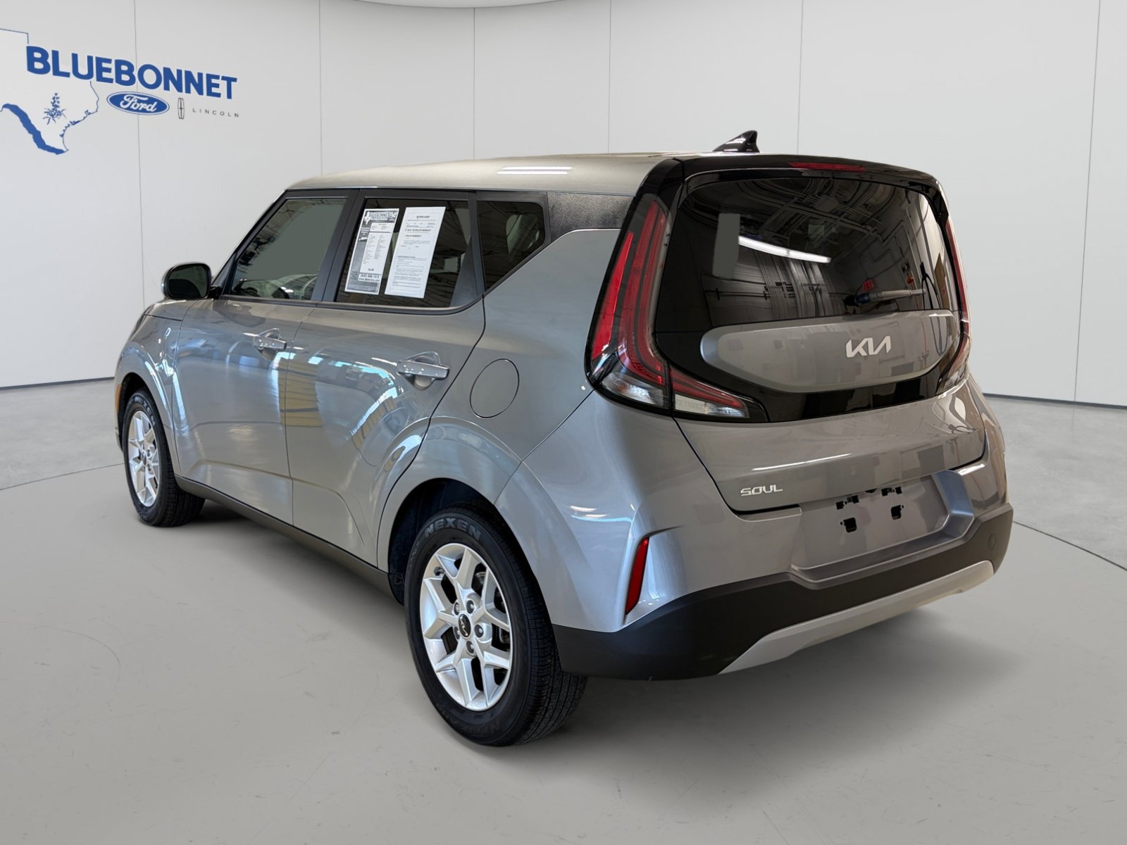 Used 2025 Kia Soul LX w/ LX Technology Package FWD image 7