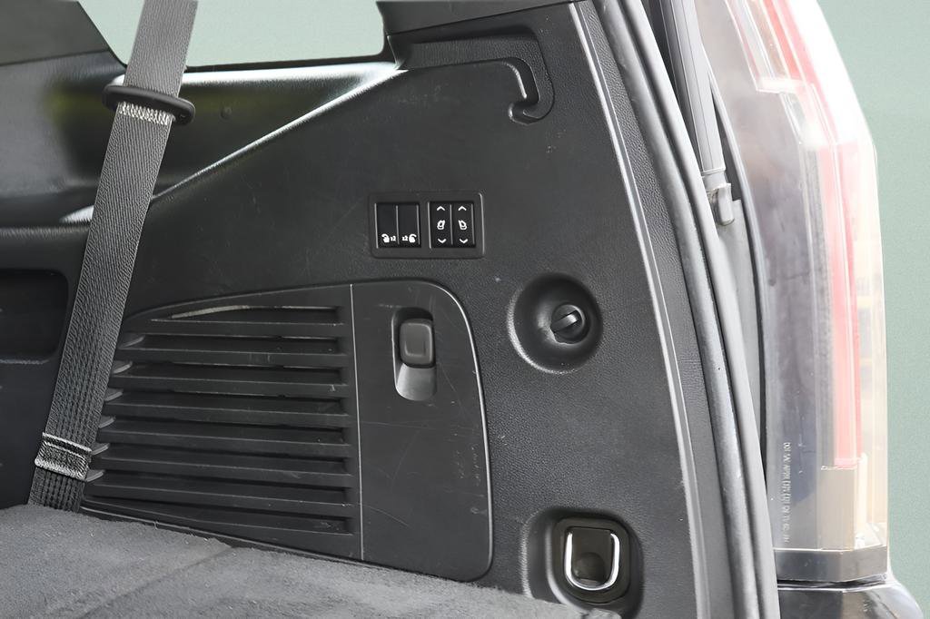 Used 2020 Cadillac Escalade Platinum image 29