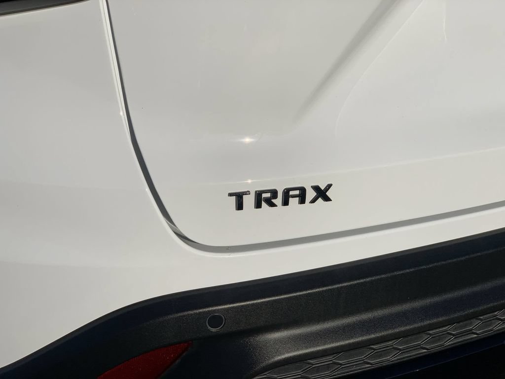 Used 2025 Chevrolet Trax RS w/ Driver Confidence Package FWD image 30
