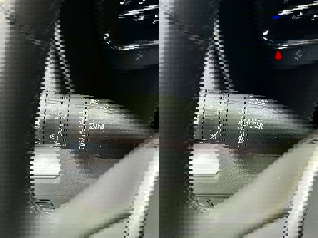 Used 2024 GMC Yukon SLT image 18