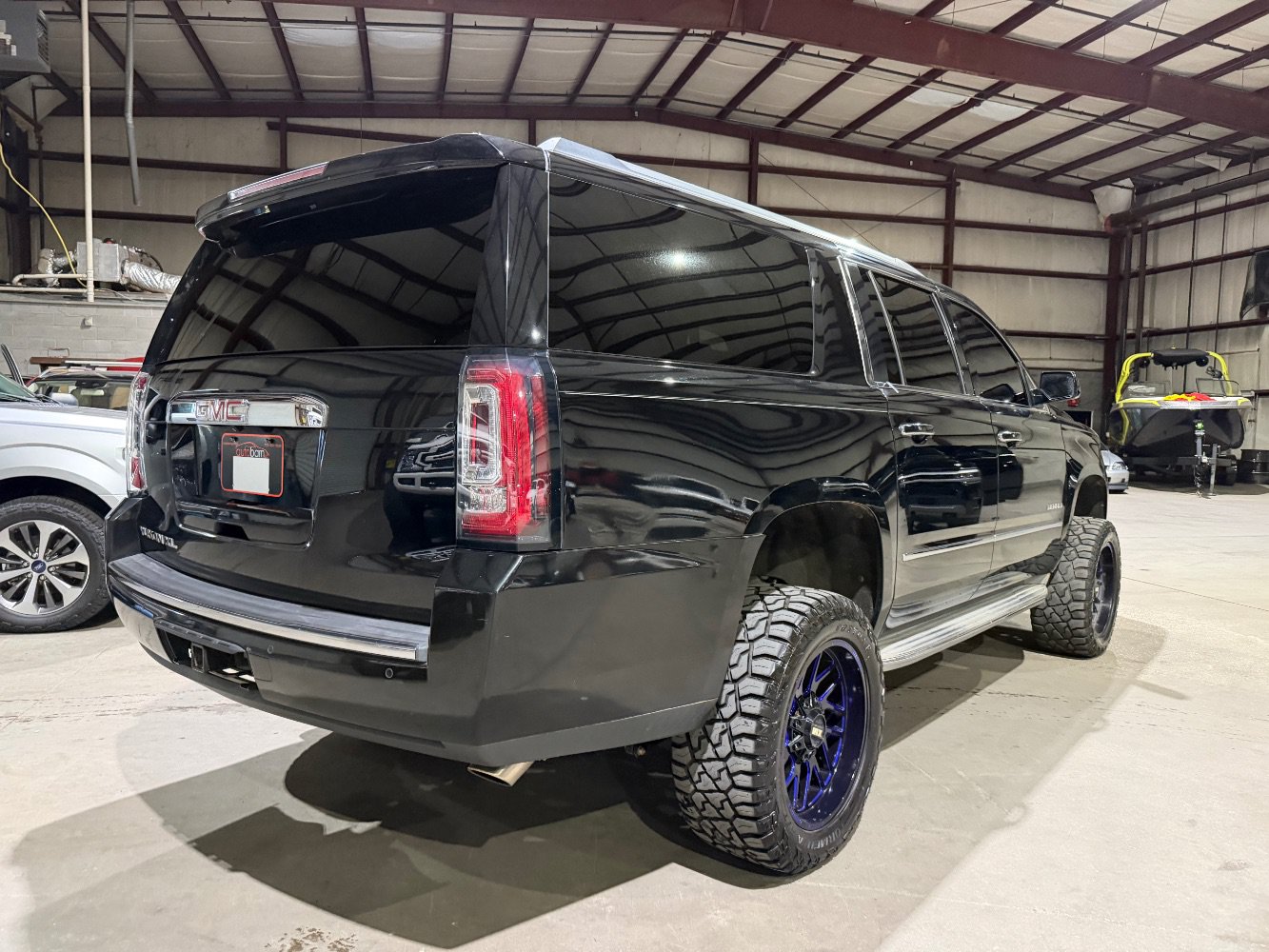 Used 2015 GMC Yukon XL Denali w/ Touring Package RWD image 5