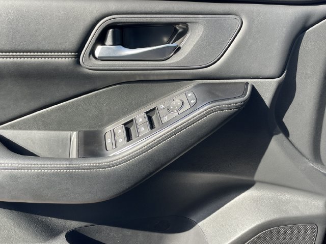Used 2026 Nissan Rogue SL FWD image 24