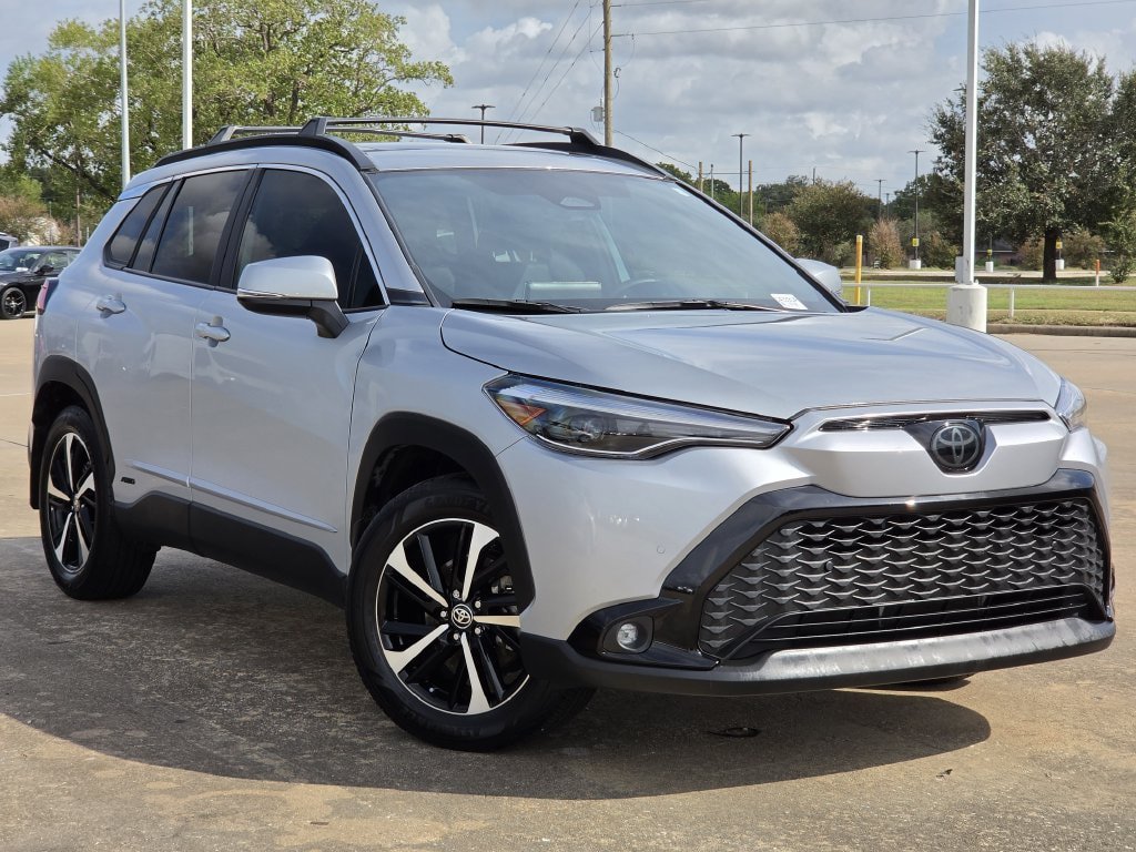 Used 2024 Toyota Corolla Cross AWD Hybrid w/ Convenience Package image 2