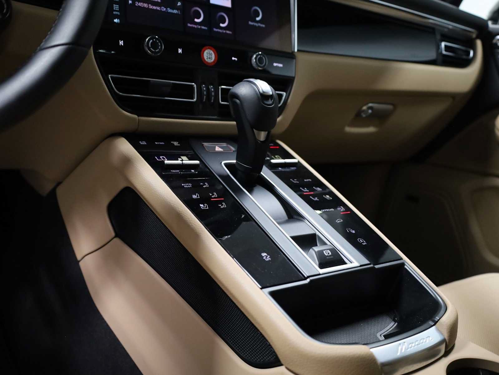 Certified 2026 Porsche Macan AWD/4WD image 29