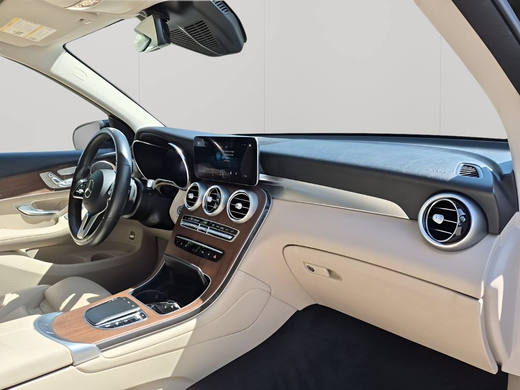 Used 2022 Mercedes-Benz GLC 300 4MATIC w/ Driver Assistance Package image 17