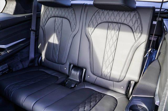 Used 2025 BMW X7 M60i w/ Executive Package image 21