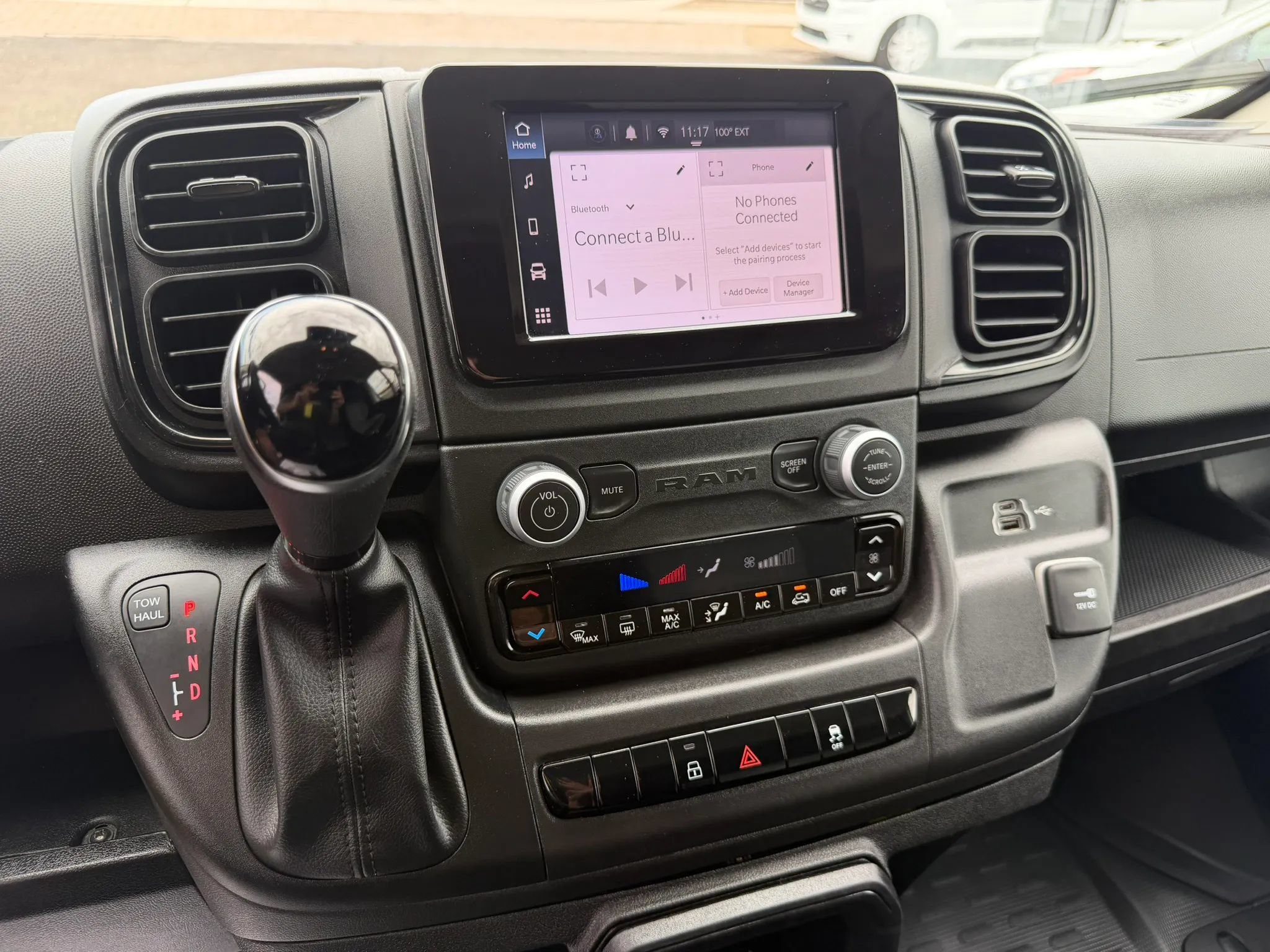 Used 2025 RAM ProMaster 2500 w/ Convenience Group FWD image 17
