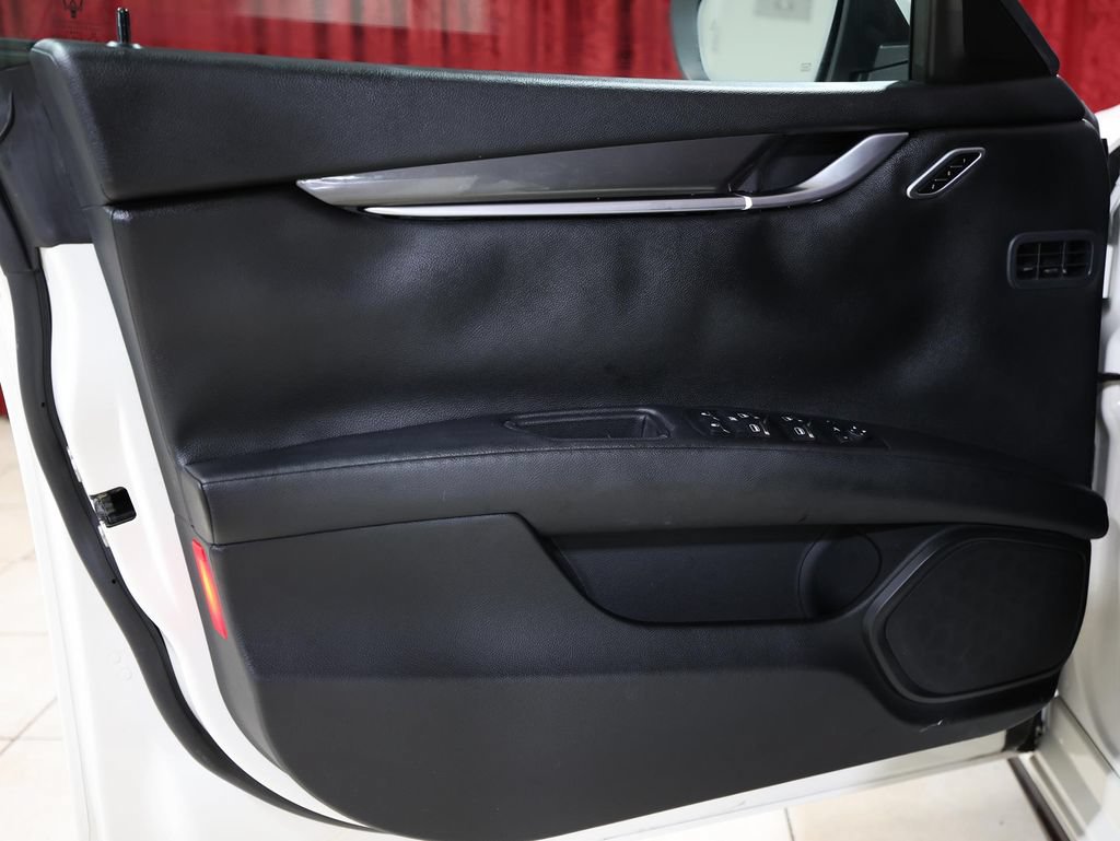 Used 2018 Maserati Ghibli RWD image 11