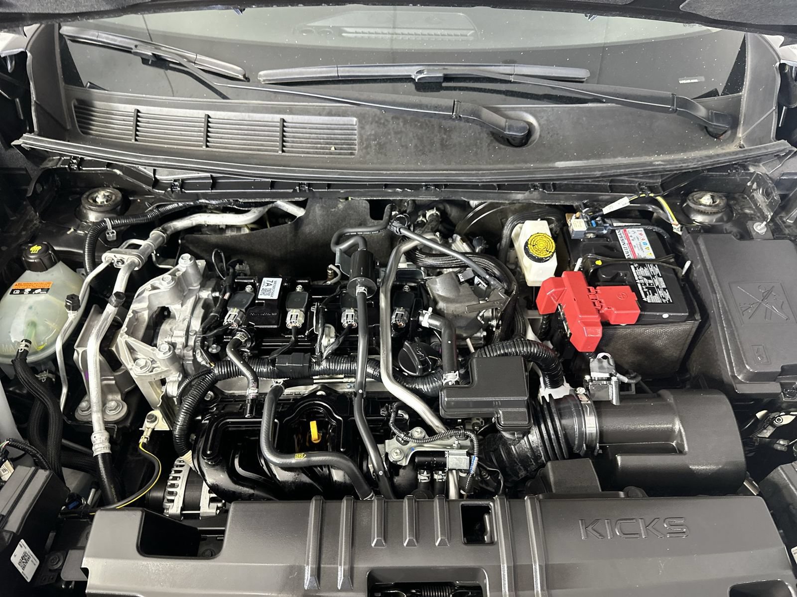 Certified 2025 Nissan Kicks SR FWD image 28
