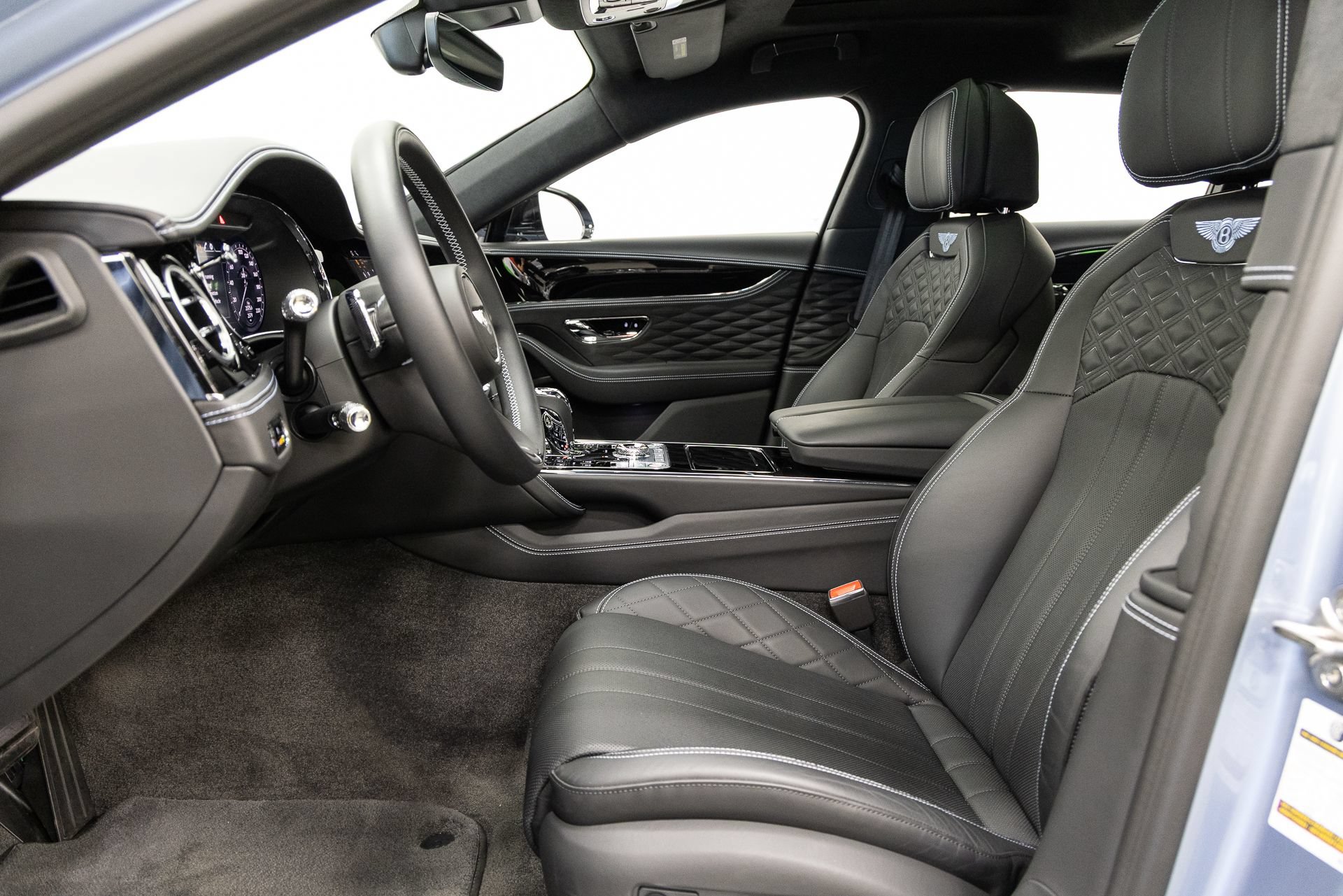 Used 2024 Bentley Flying Spur Plug-In Hybrid AWD/4WD image 7