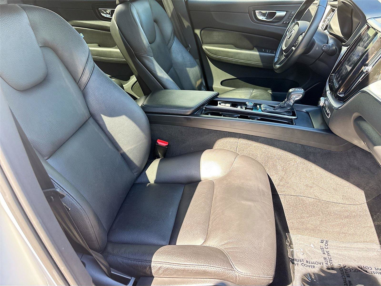 Used 2020 Volvo XC60 T6 Momentum AWD/4WD image 31