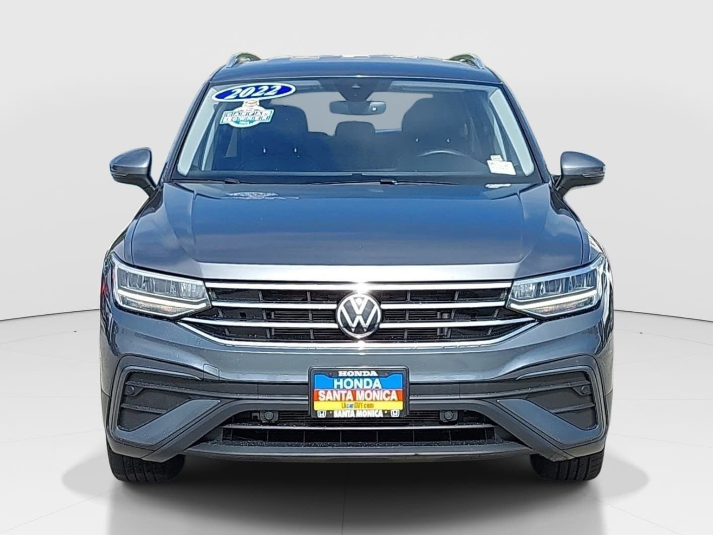 Used 2022 Volkswagen Tiguan SE image 2
